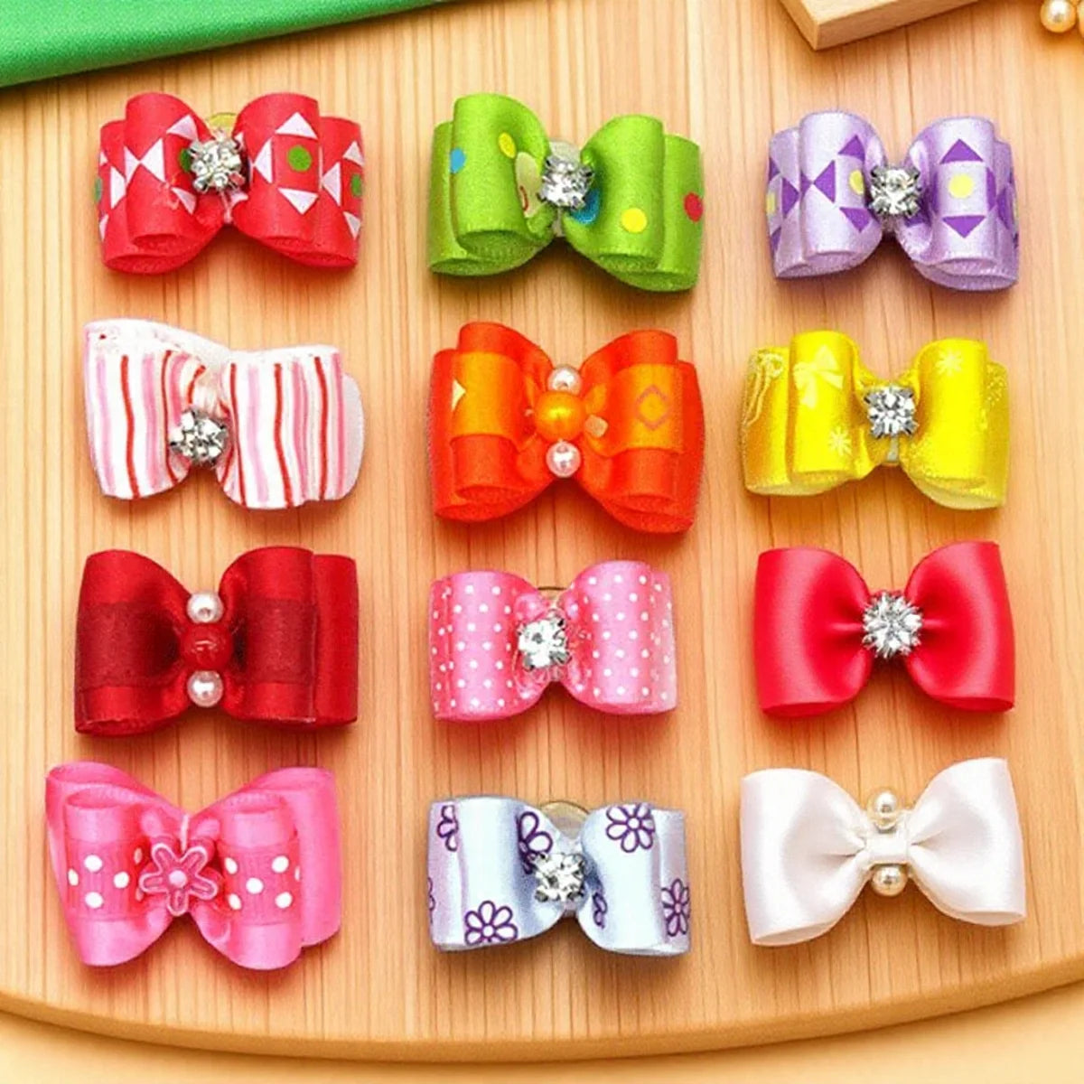 Mini Bows Pet – Kit com 10 Laços Coloridos para Cães Pequenos